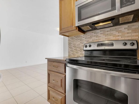 2970 NE 16th Ave 211, Oakland Park FL 33334