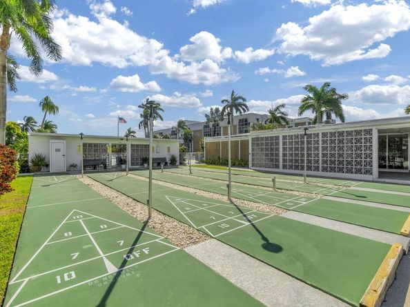 2970 NE 16th Ave 211, Oakland Park FL 33334