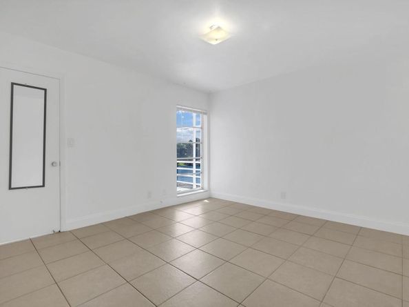 2970 NE 16th Ave 211, Oakland Park FL 33334