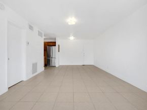 2970 NE 16th Ave 211, Oakland Park FL 33334