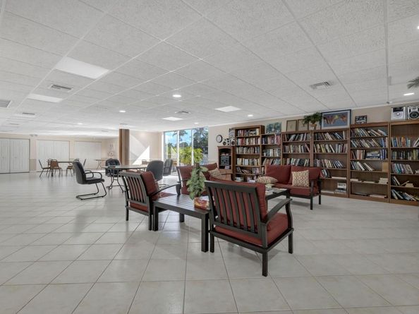 2970 NE 16th Ave 211, Oakland Park FL 33334