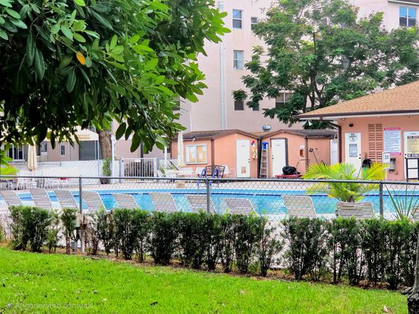 2831 Somerset Drive 305, Lauderdale Lakes FL 33311