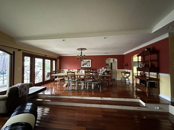 418 Alamanda Dr, Hallandale Beach FL 33009