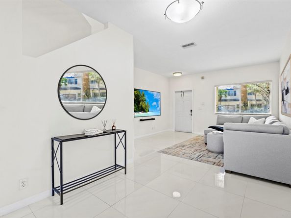 4722 Lago Vista Dr 4722, Coconut Creek FL 33073