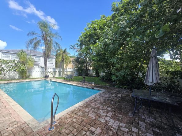 13813 NW 22nd St, Sunrise FL 33323