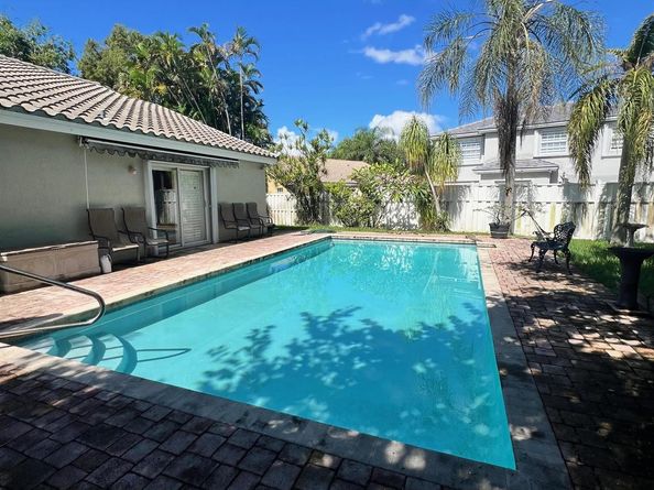 13813 NW 22nd St, Sunrise FL 33323