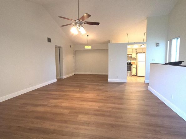 608 Gardens Dr 204, Pompano Beach FL 33069
