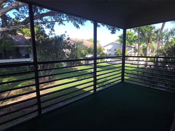 608 Gardens Dr 204, Pompano Beach FL 33069