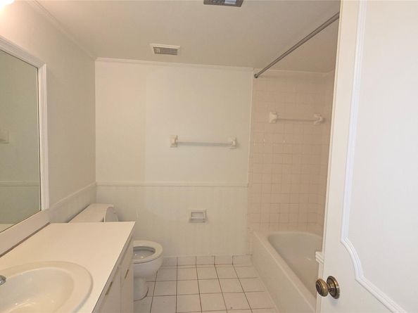 608 Gardens Dr 204, Pompano Beach FL 33069