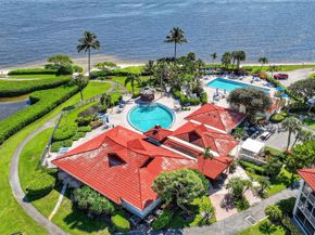 102 Half Moon Circle B3, Hypoluxo FL 33462