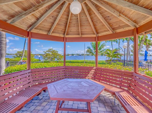 102 Half Moon Circle B3, Hypoluxo FL 33462