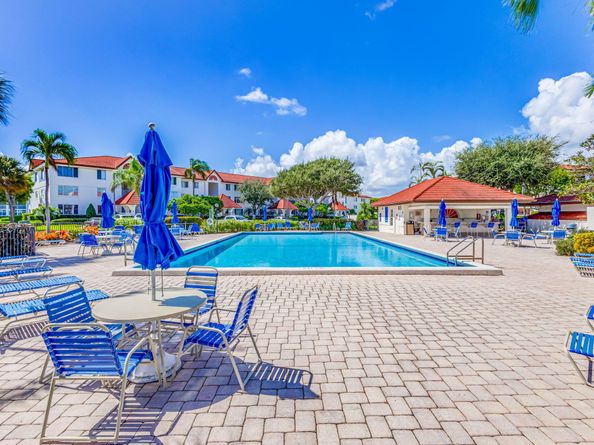 102 Half Moon Circle B3, Hypoluxo FL 33462