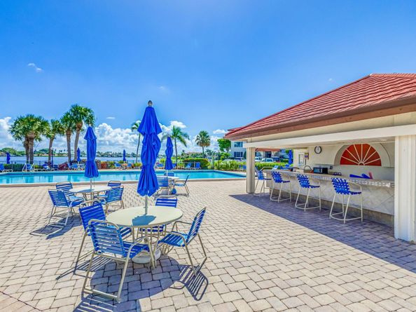 102 Half Moon Circle B3, Hypoluxo FL 33462