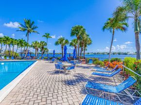 102 Half Moon Circle B3, Hypoluxo FL 33462