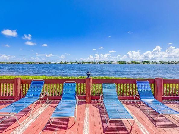 102 Half Moon Circle B3, Hypoluxo FL 33462