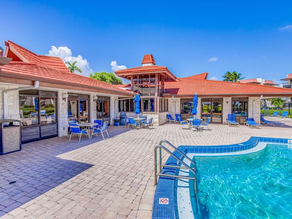 102 Half Moon Circle B3, Hypoluxo FL 33462