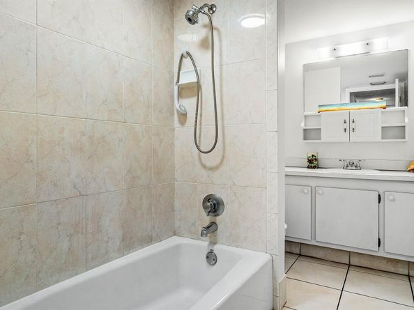 1876 Fairview Villas Drive 3, Palm Springs FL 33406