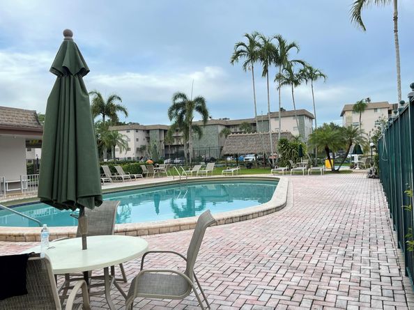 8161 SW 24th Ct 403, Davie FL 33324