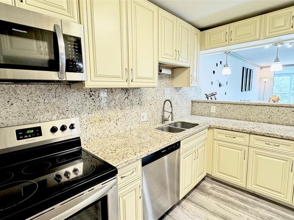 2650 S Course Dr 401, Pompano Beach FL 33069
