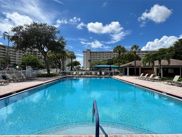 2650 S Course Dr 401, Pompano Beach FL 33069