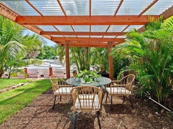 2454 Tortugas Ln, Fort Lauderdale FL 33312