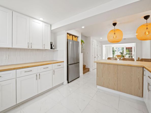 2454 Tortugas Ln, Fort Lauderdale FL 33312