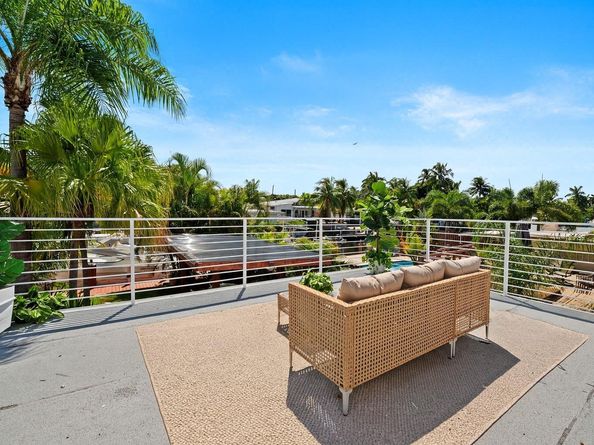 2454 Tortugas Ln, Fort Lauderdale FL 33312