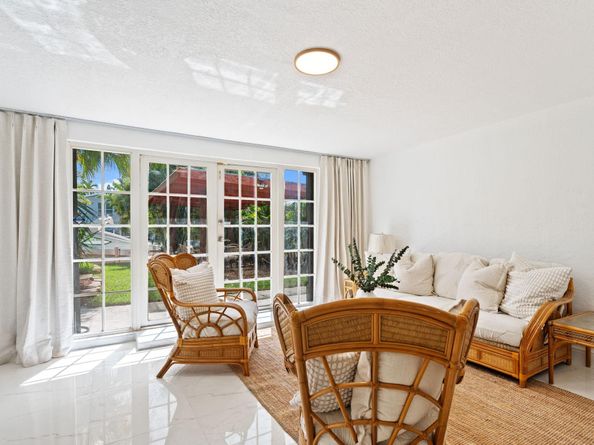 2454 Tortugas Ln, Fort Lauderdale FL 33312
