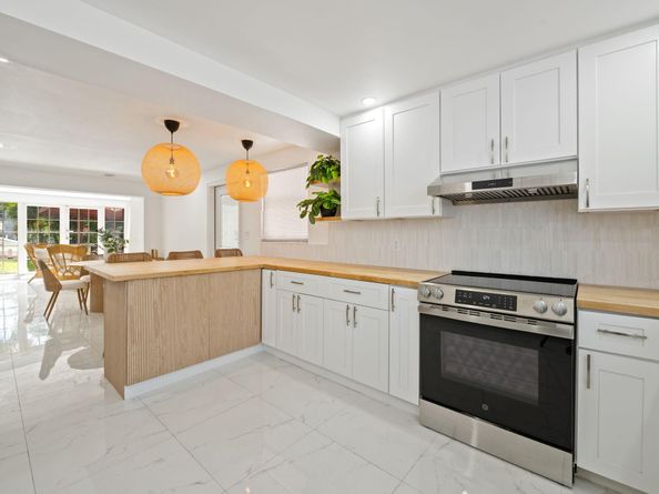 2454 Tortugas Ln, Fort Lauderdale FL 33312
