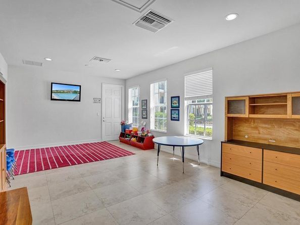 608 SW 3rd Ave, Pompano Beach FL 33060