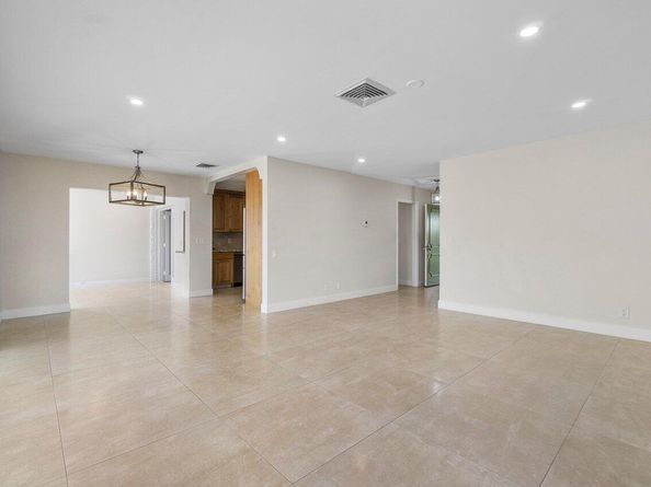 362 Yorktowne Circle, Atlantis FL 33462