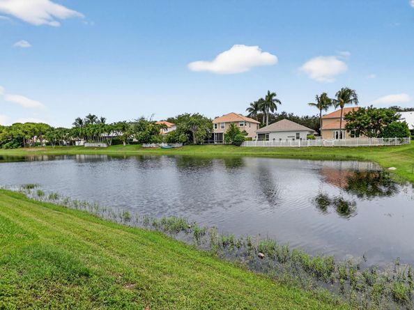 523 Canoe Point, Delray Beach FL 33444