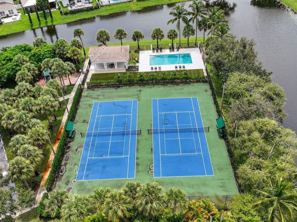 523 Canoe Point, Delray Beach FL 33444