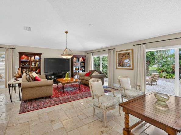 523 Canoe Point, Delray Beach FL 33444