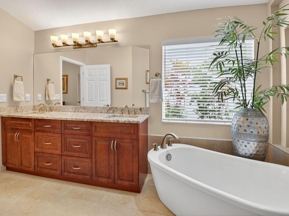 523 Canoe Point, Delray Beach FL 33444
