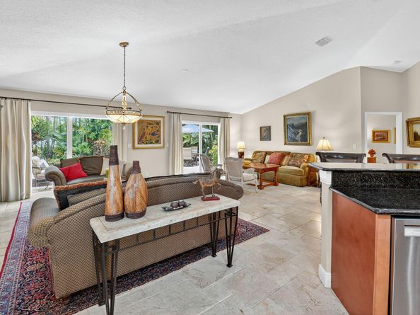 523 Canoe Point, Delray Beach FL 33444