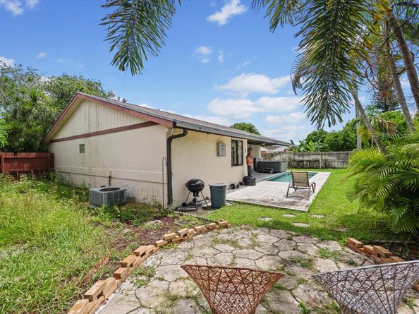 1403 Donwoods Lane, Royal Palm Beach FL 33411