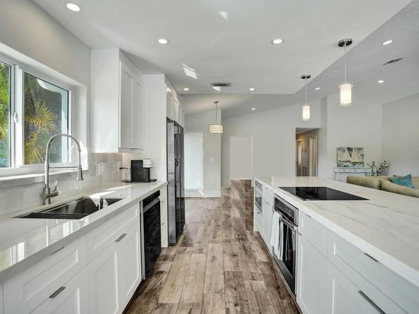 21464 Bridge View Dr, Boca Raton FL 33428