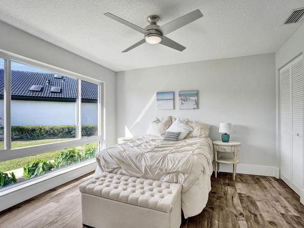 21464 Bridge View Dr, Boca Raton FL 33428