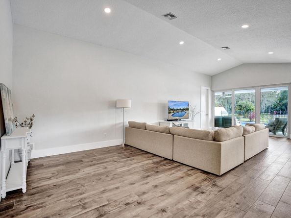 21464 Bridge View Dr, Boca Raton FL 33428