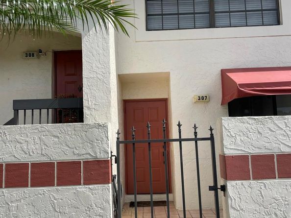 307 Liberty Court, Deerfield Beach FL 33442