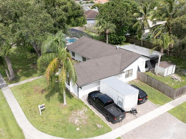 420 La Mancha Avenue, Royal Palm Beach FL 33411