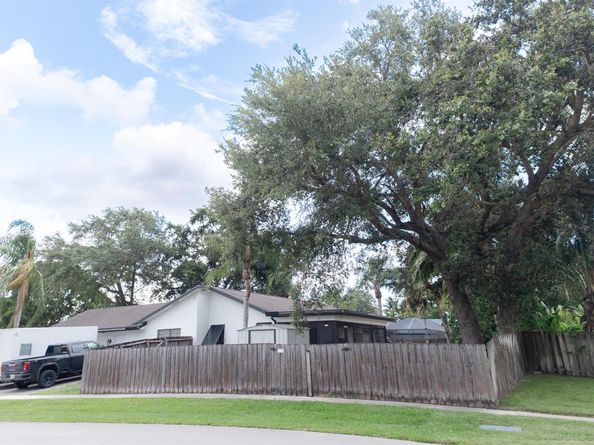 420 La Mancha Avenue, Royal Palm Beach FL 33411