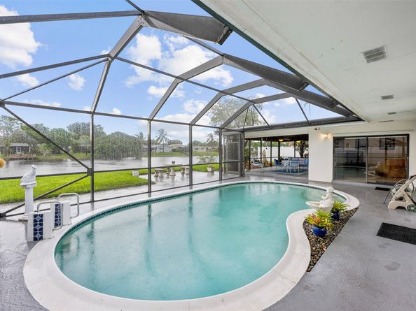 1730 NW 118th Ave, Pembroke Pines FL 33026