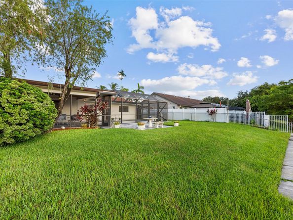 1730 NW 118th Ave, Pembroke Pines FL 33026