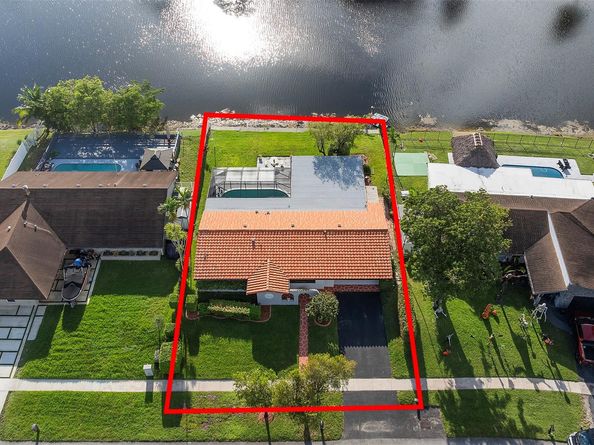 1730 NW 118th Ave, Pembroke Pines FL 33026