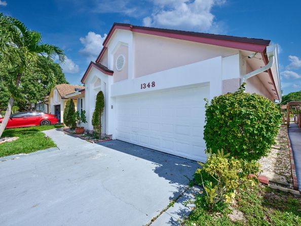1348 W Glen Oak Road, North Lauderdale FL 33068