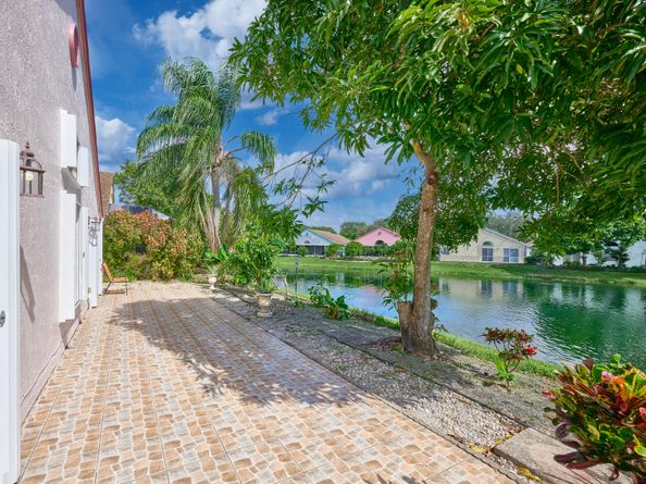 1348 W Glen Oak Road, North Lauderdale FL 33068