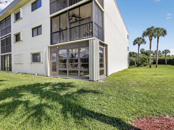 5550 Witney Drive 101, Delray Beach FL 33484
