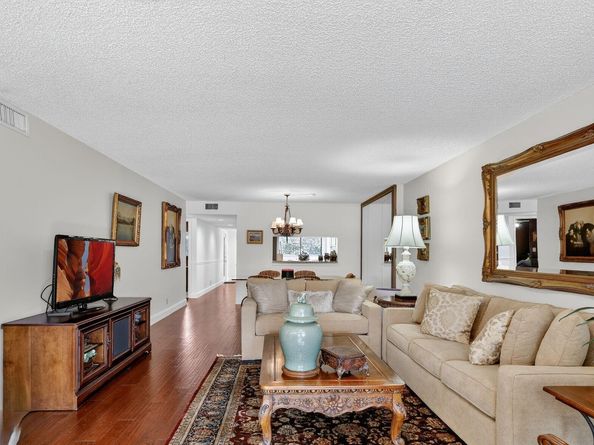 5550 Witney Drive 101, Delray Beach FL 33484
